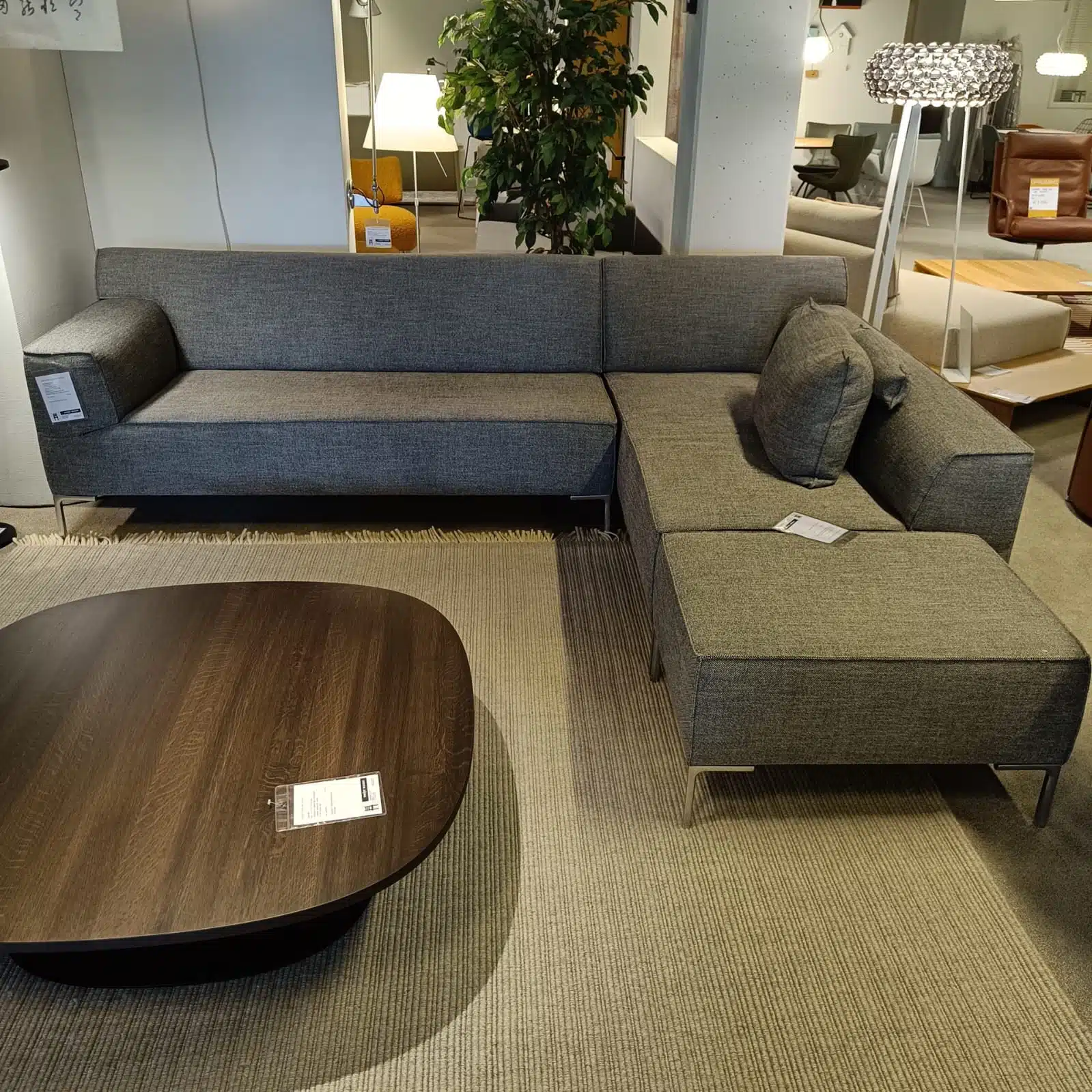 Bloq van Design on Stock
